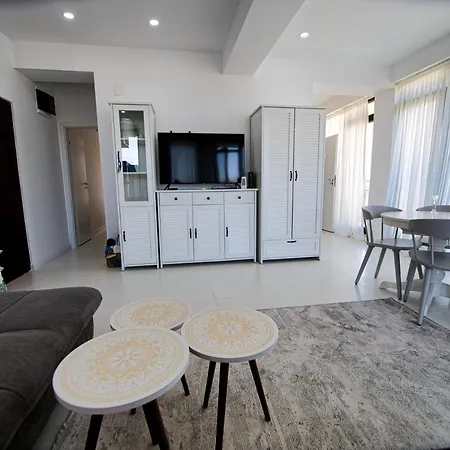 Oxygen Sea View 38 *